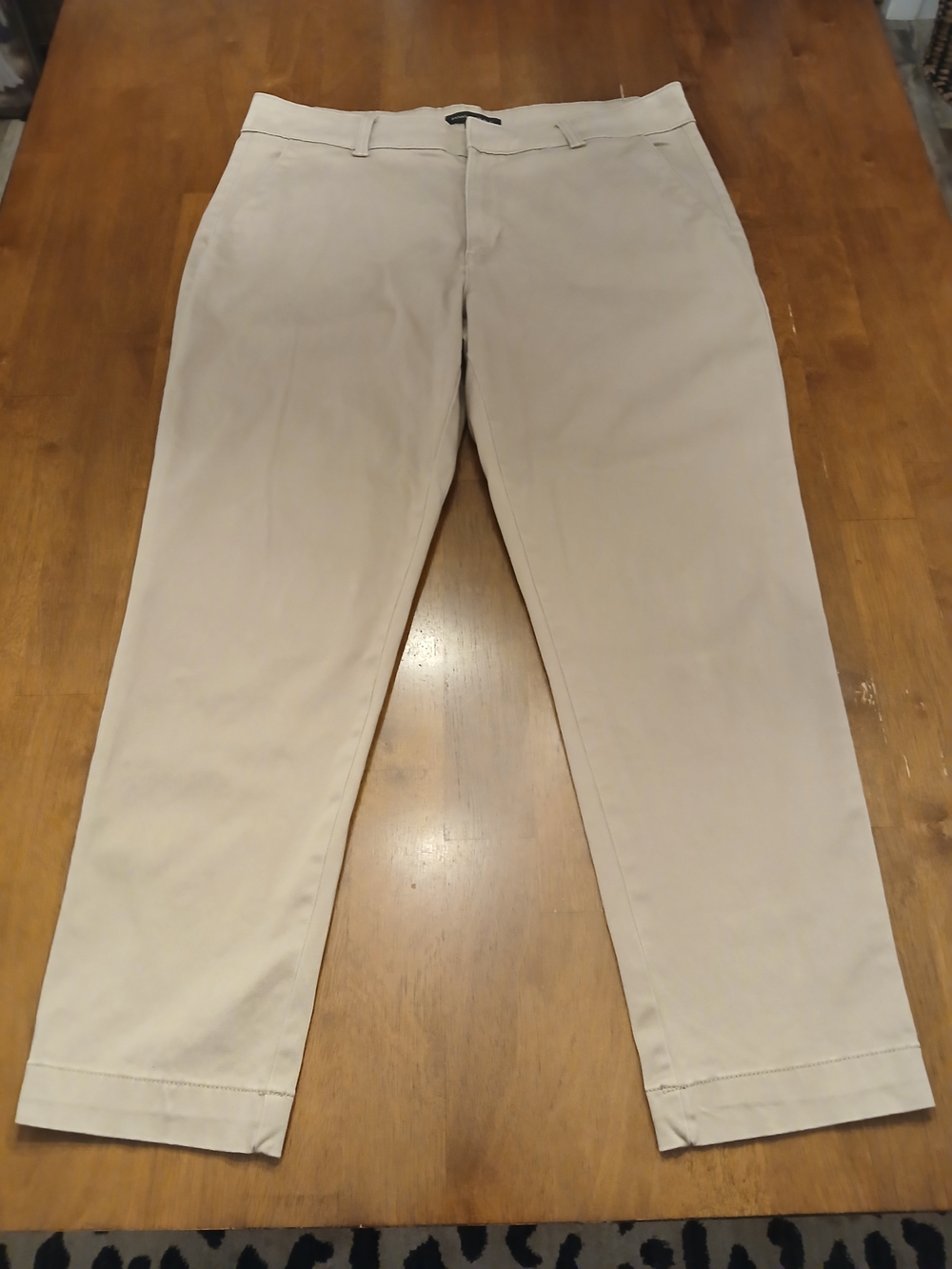Banana Republic Women’s Beige Chino Pants Size 14 Straight Leg Mid Rise Twill 26